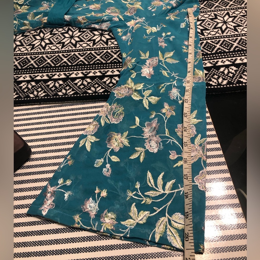 Pakistani Indian Two piece Angrhka style Embroidered shirt silk dupatta. - Picture 8 of 8